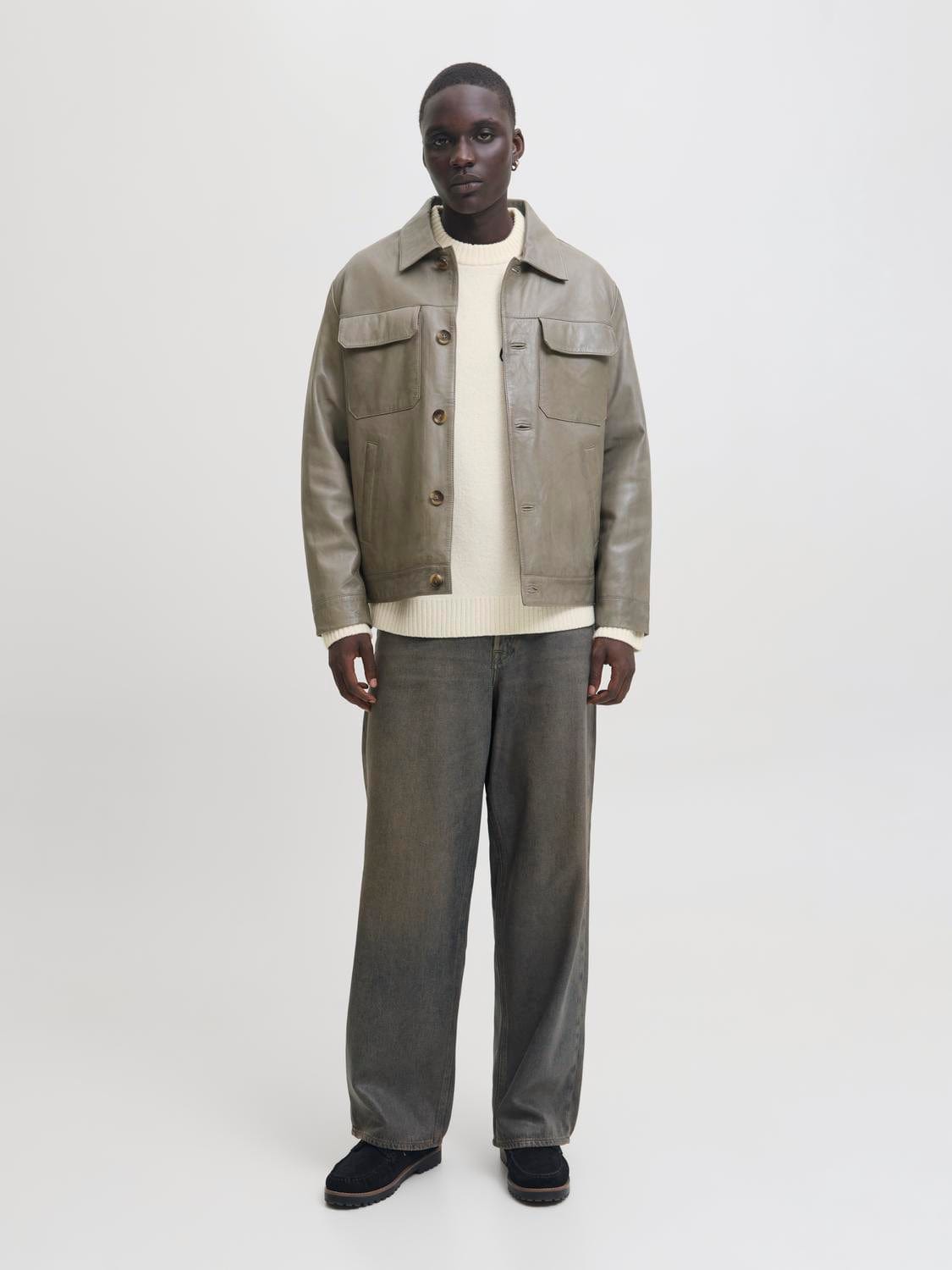 model_shot-front_full